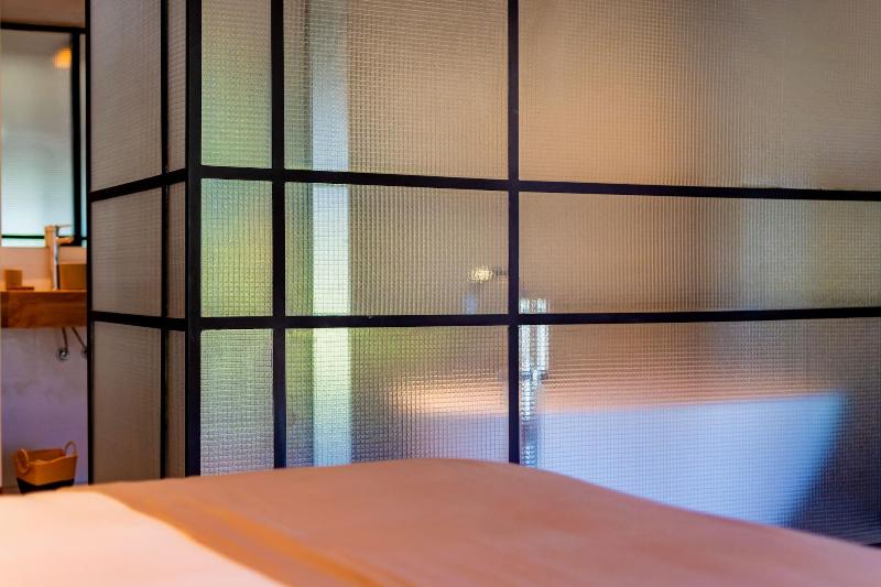 Be House Suites Spa image