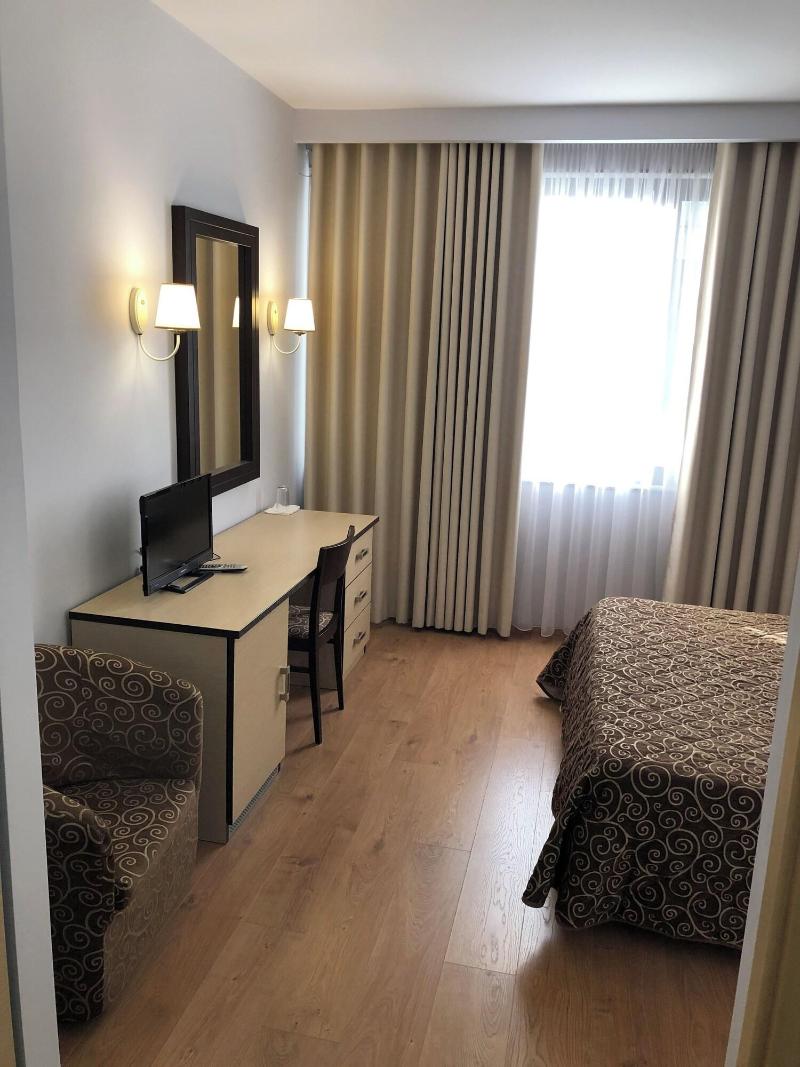 Riverside Rooms At Hotel Fieri image