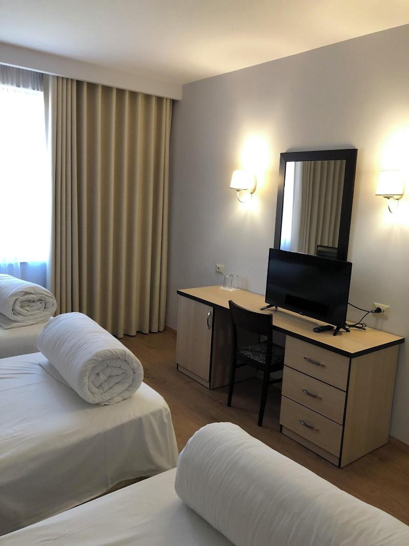 Riverside Rooms At Hotel Fieri image