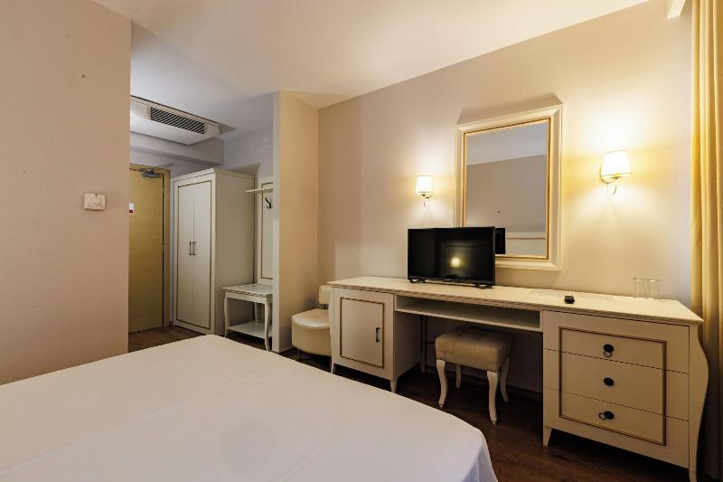 Riverside Rooms At Hotel Fieri image