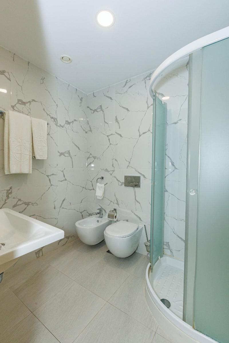 Riverside Rooms At Hotel Fieri image
