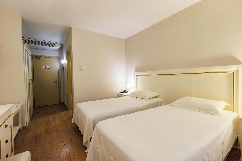 Riverside Rooms At Hotel Fieri image