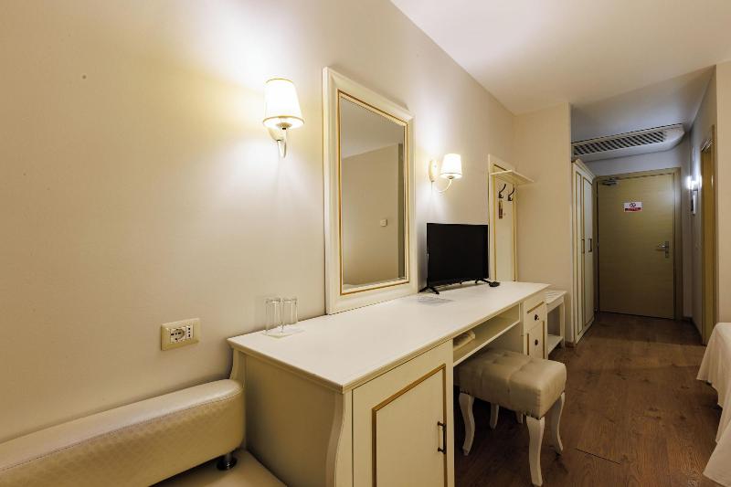 Riverside Rooms At Hotel Fieri image