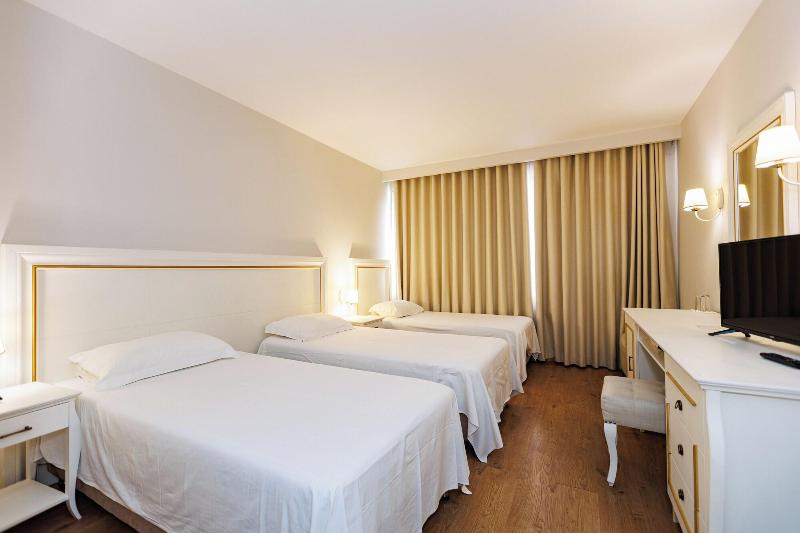 Riverside Rooms At Hotel Fieri image
