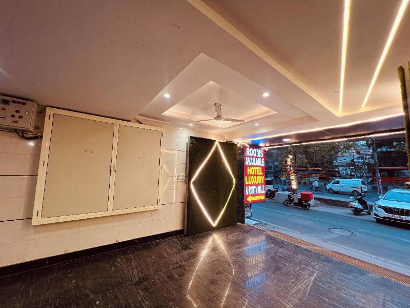 Hotel Luxury Inn image