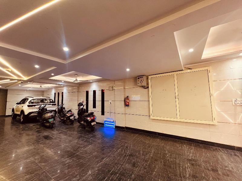Hotel Luxury Inn image