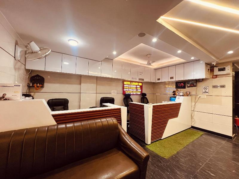 Hotel Luxury Inn image