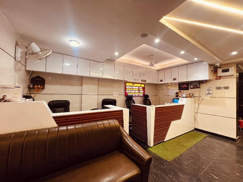 Hotel Luxury Inn image