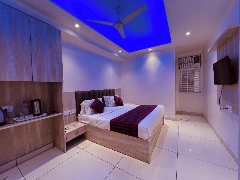 Hotel Luxury Inn image