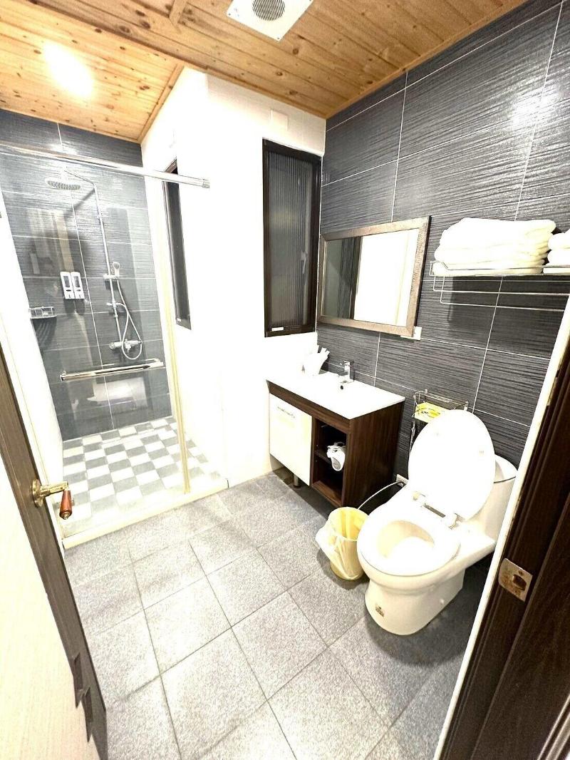 Kuan Pin Ju Station Elevator Hostel — view