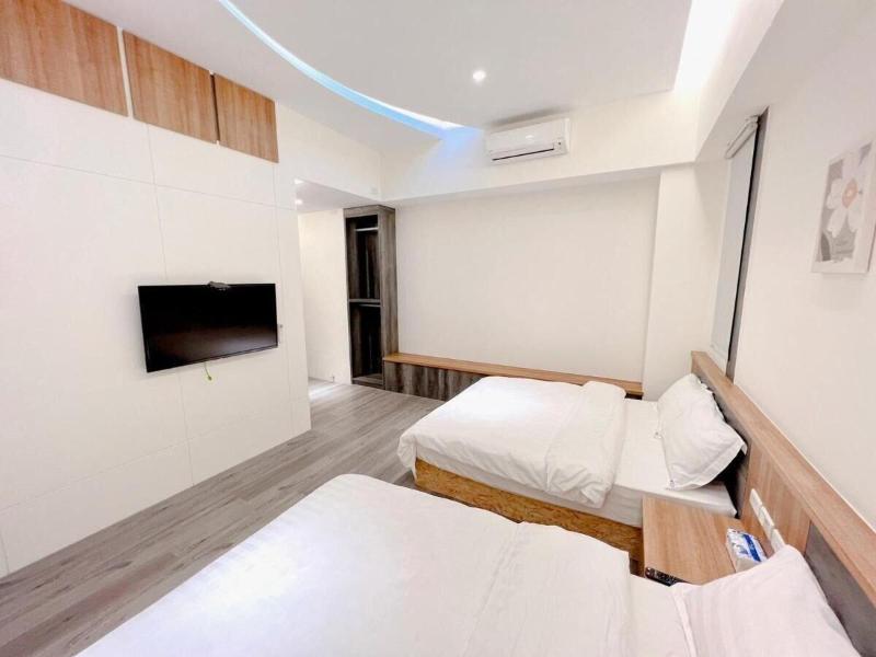 Kuan Pin Ju Station Elevator Hostel image