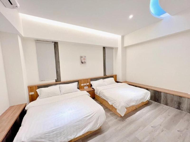 Kuan Pin Ju Station Elevator Hostel image