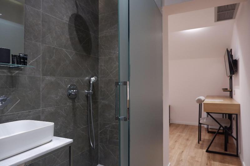 D Rooms City Center Tirana image
