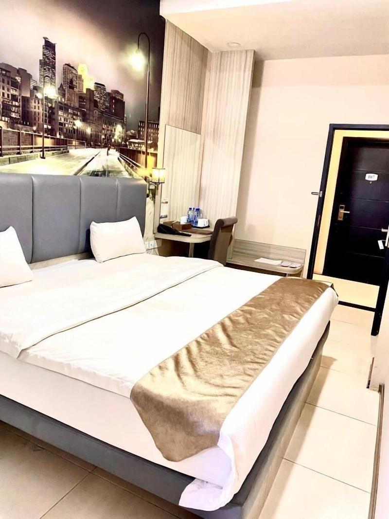 Os Hotel Tanjung Uncang image