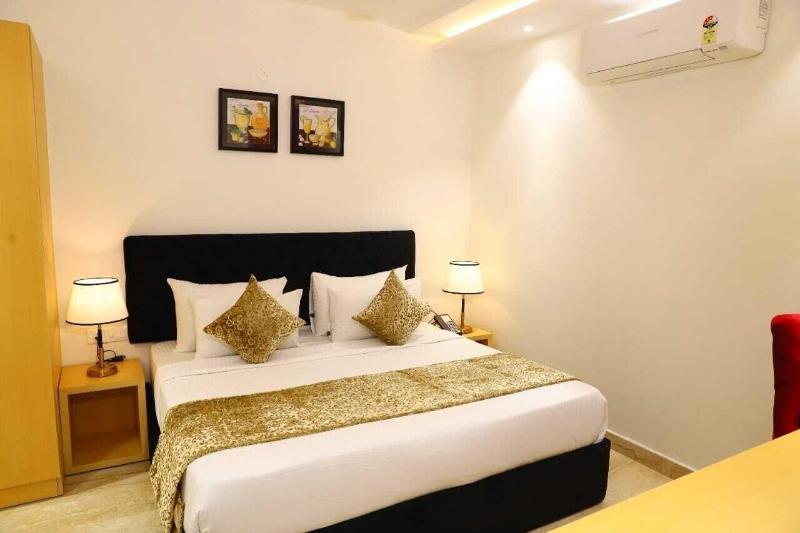 Hotel Silver Saffron Peeragarhi image