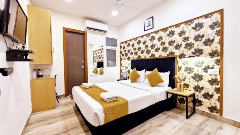 Hotel Silver Saffron Peeragarhi image