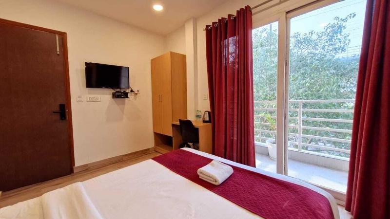 Hotel Silver Saffron Peeragarhi image