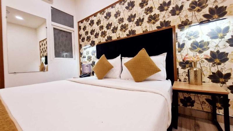 Hotel Silver Saffron Peeragarhi image