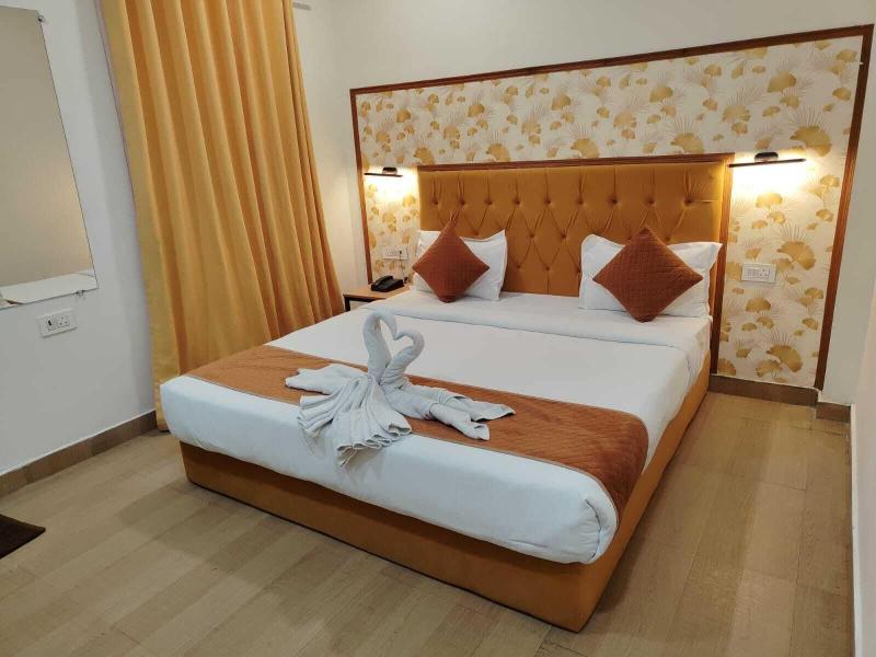 Hotel Silver Saffron Peeragarhi image