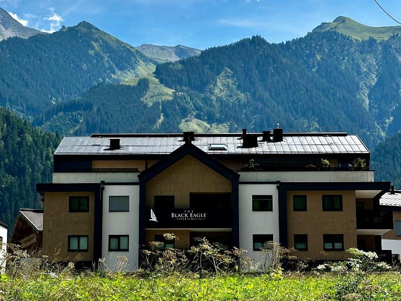 Black Eagle Luxury Appartements image