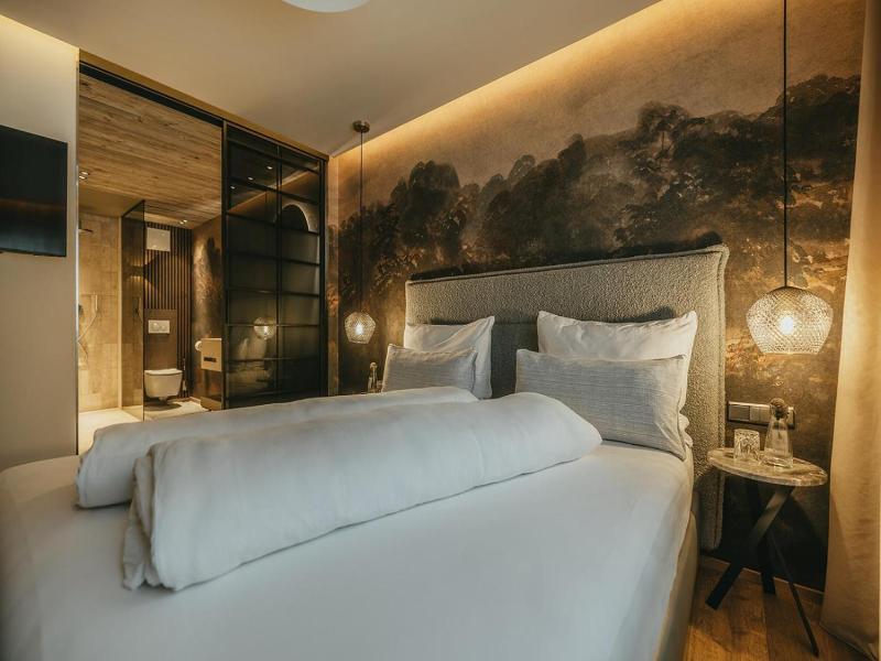 Black Eagle Luxury Appartements image