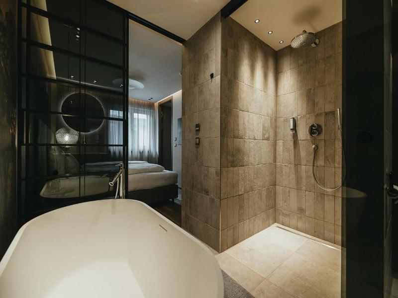 Black Eagle Luxury Appartements image