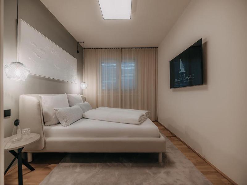 Black Eagle Luxury Appartements image
