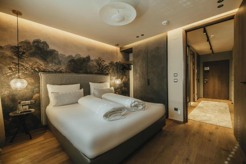 Black Eagle Luxury Appartements image