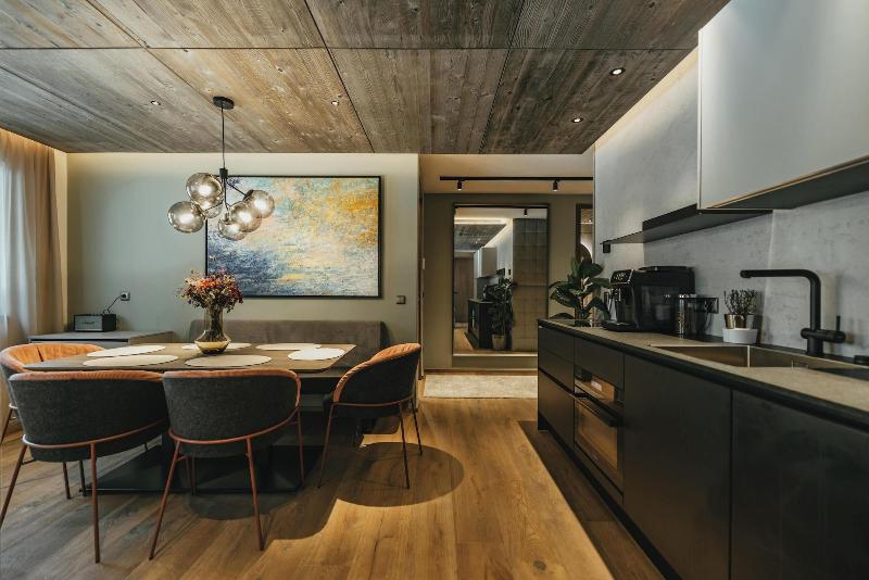 Black Eagle Luxury Appartements image
