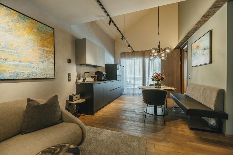 Black Eagle Luxury Appartements image