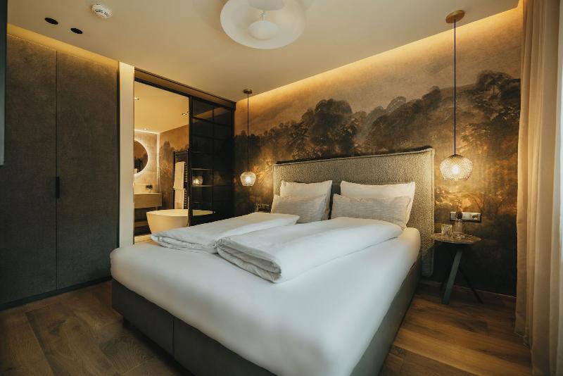 Black Eagle Luxury Appartements image