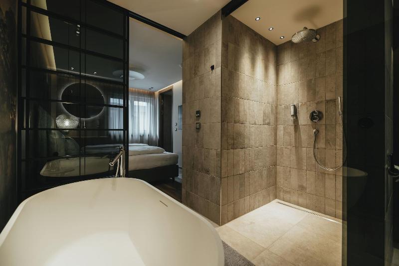 Black Eagle Luxury Appartements image