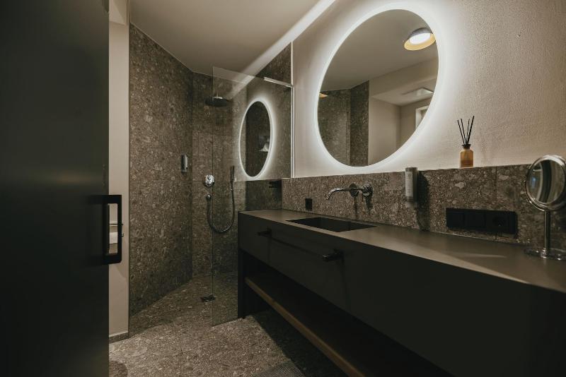 Black Eagle Luxury Appartements image