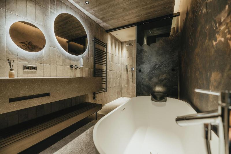 Black Eagle Luxury Appartements image