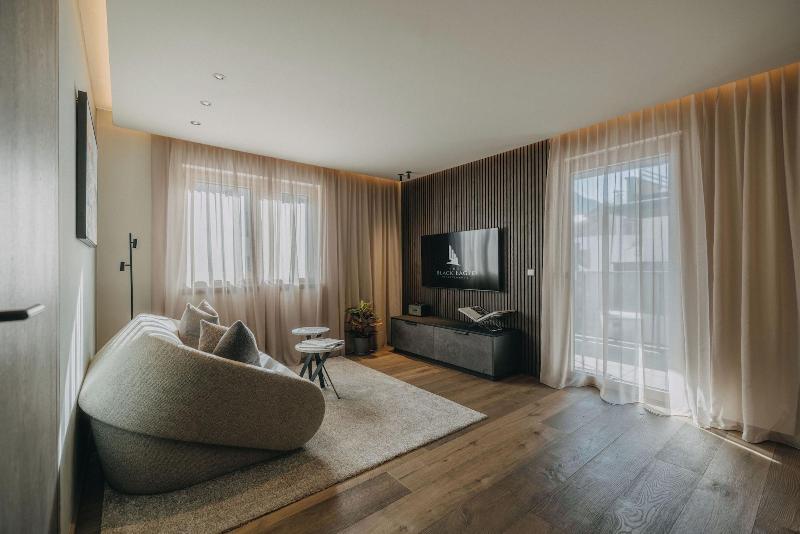 Black Eagle Luxury Appartements image