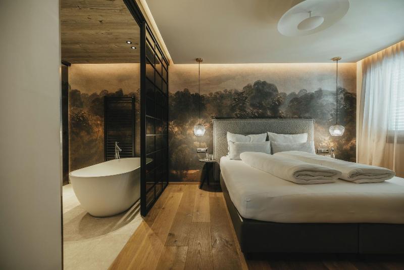 Black Eagle Luxury Appartements image