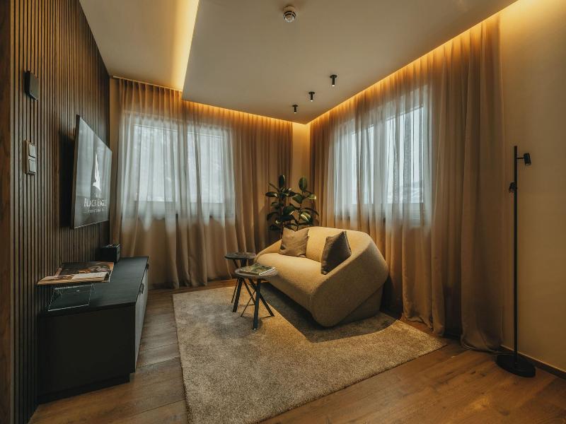 Black Eagle Luxury Appartements image
