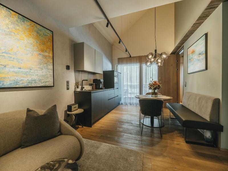 Black Eagle Luxury Appartements image