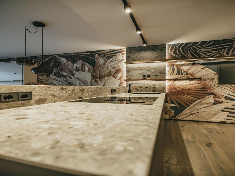 Black Eagle Luxury Appartements image