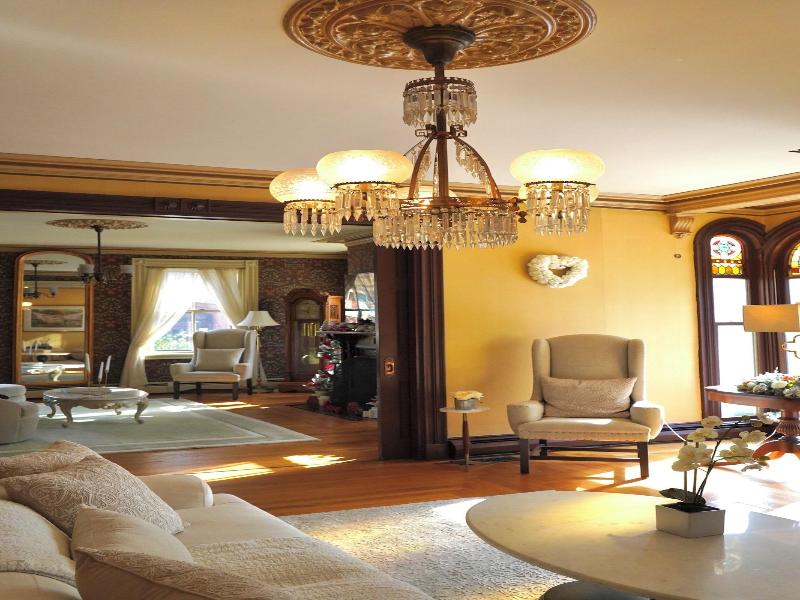The Underwood Hale House image