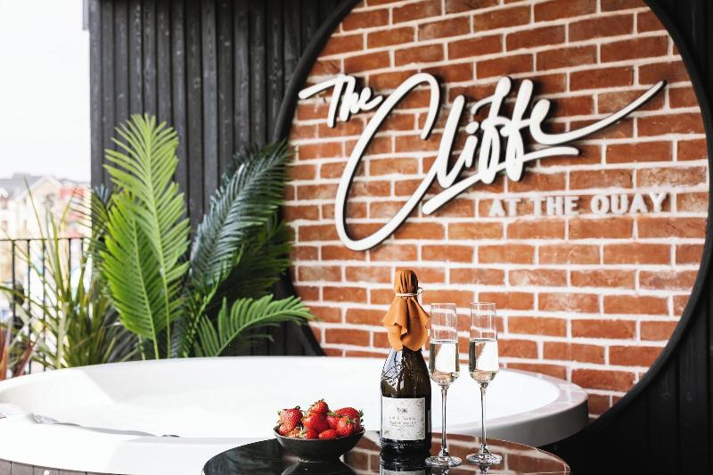 The Cliffe At The Quay image