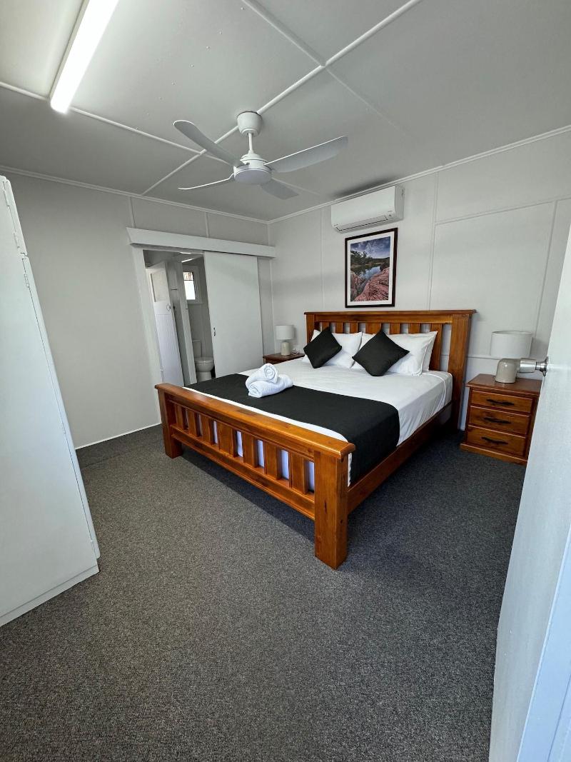 Essex Court image
