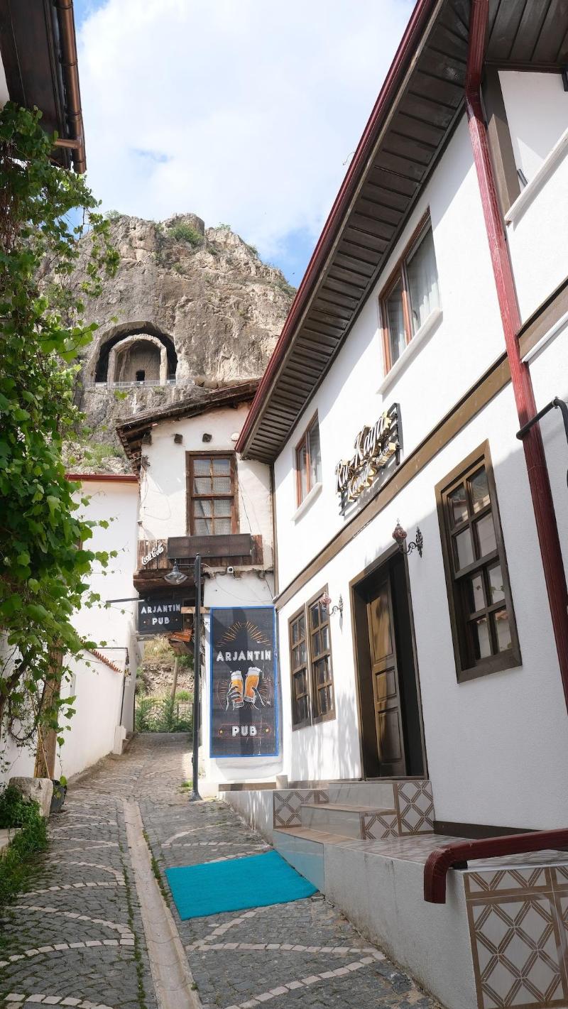 Rukaya Konaaya