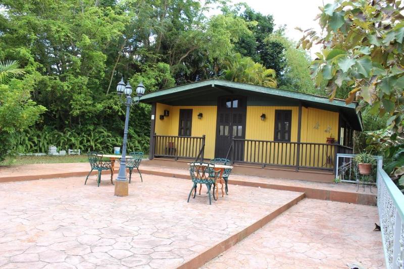 El Oasis Hotel image