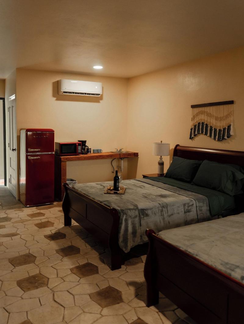 El Oasis Hotel image