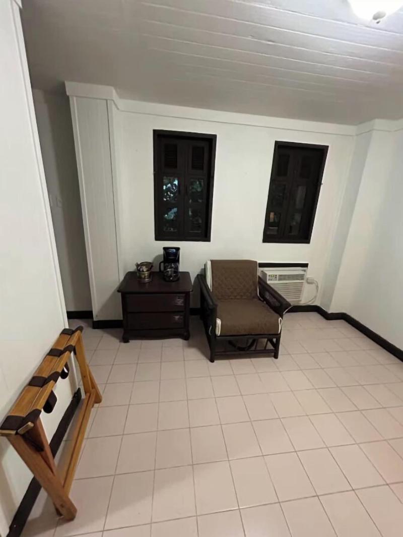 El Oasis Hotel image