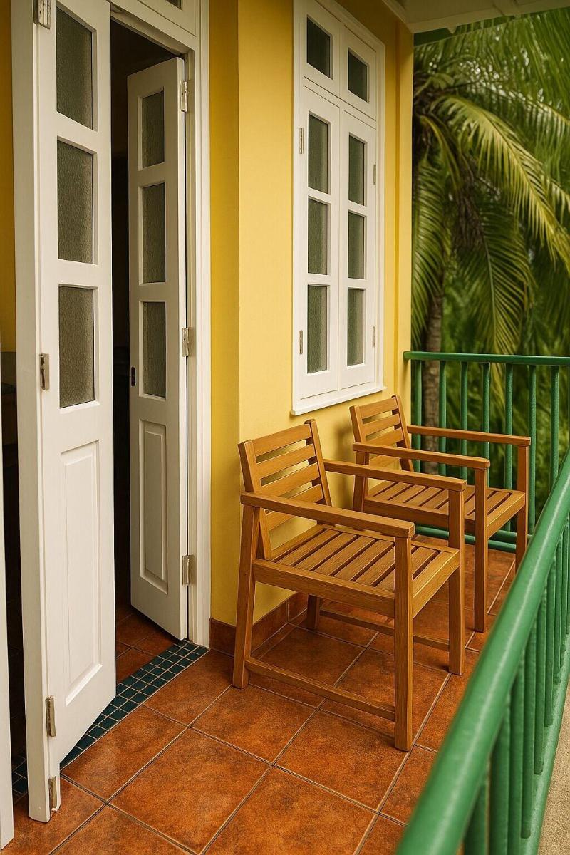 El Oasis Hotel image