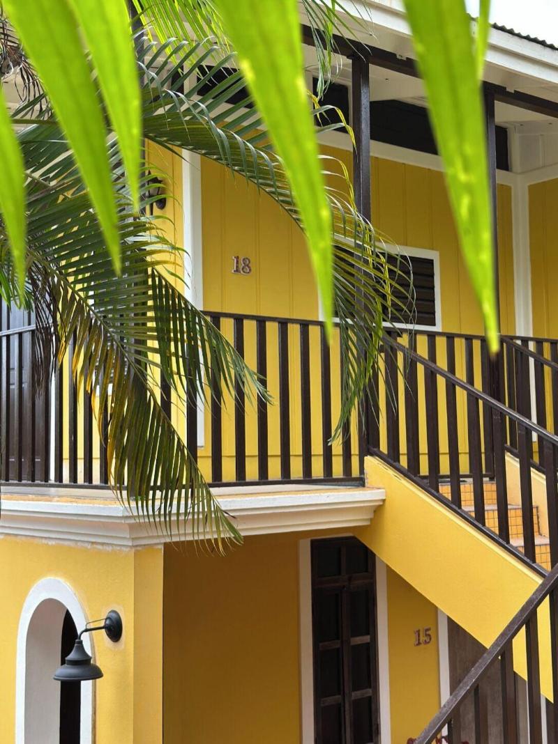 El Oasis Hotel image