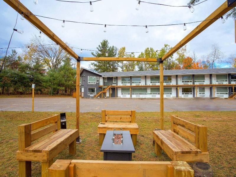 Stay Inn Muskoka — general view