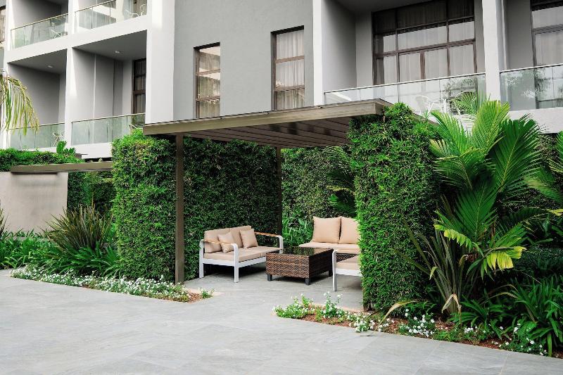 Trademark Suites At Enaki Town